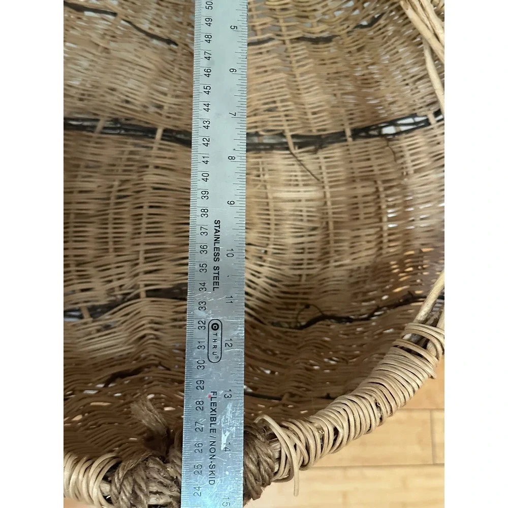 Lg Vtg Handwoven Wicker Gathering Buttock Basket Primitive Egg Farmhouse Decor